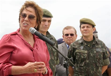 Ex Rcito Brasileiro Entrega Pista De Pouso Do Aeroporto De S O Gon Alo