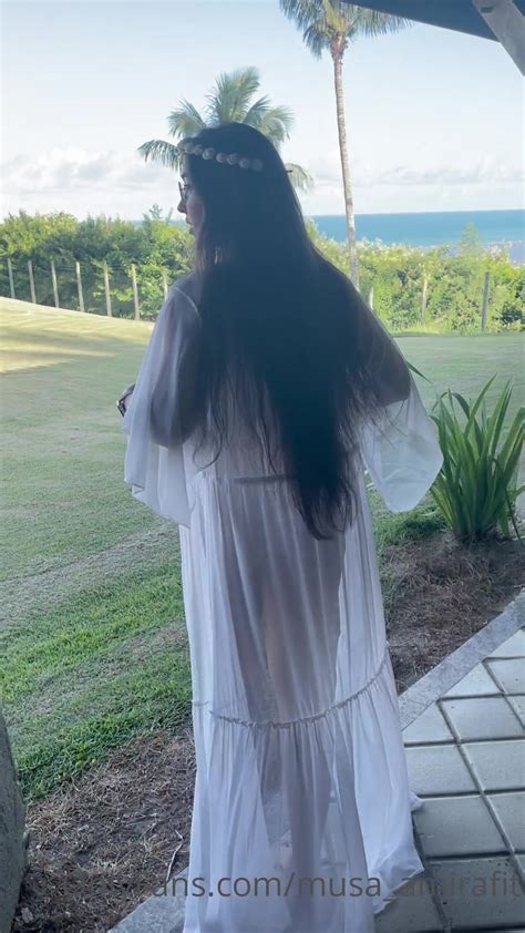 Amira Daher Parading Naked For Her Fans Cnn Amador