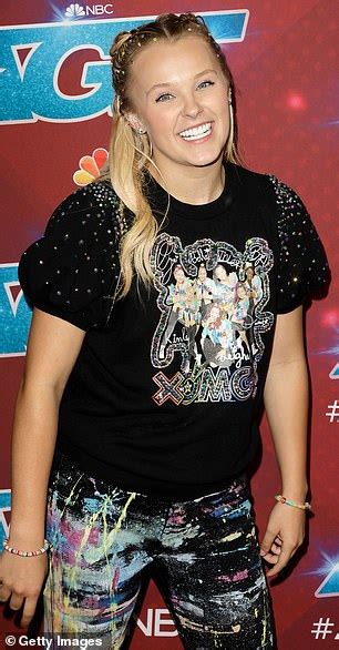 Bye Bye Blonde Jojo Siwa Debuts Bubblegum Pink Pixie Cut At The Industry Dance Awards In