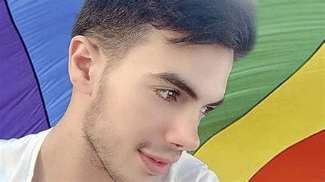 Joven iraní de años es apaleado y decapitado por ser gay a manos de su familia Blue