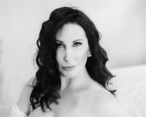 Use Boudoir Photography to Celebrate Your Body