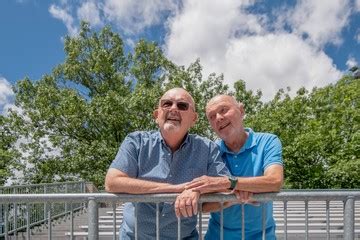 Adulto Mayor Gay Relatos De Hombres Sobre La Homosexualidad En La Vejez