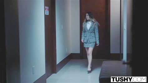 Miniature Body Lulu Gets Some Ass Fuck Discipline By Her Chief Hotntubes