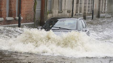 La Temp Te Ciaran Frappe L Europe Occidentale Soufflant Des Vents