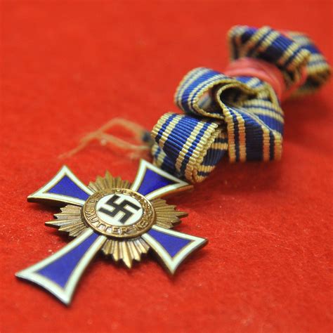 adolf hitler stiftet das mutterkreuz