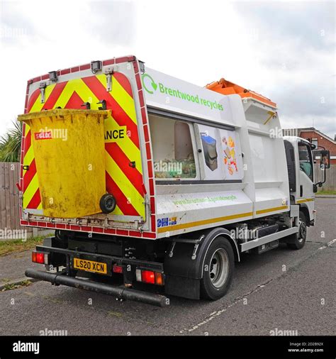 Brentwood Council Recycling Food Waste Management Collecting Dustcart