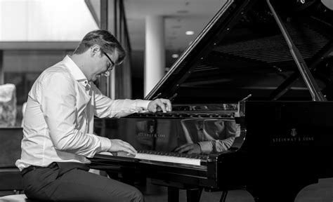 Pianist Duesseldorf Klavierspieler Für Ihre Hochzeit In Düsseldorf