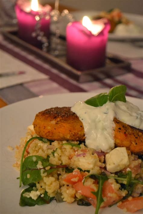 Jordnöt Och Morotsbiffar Med Bulgursallad Och Tzatziki •