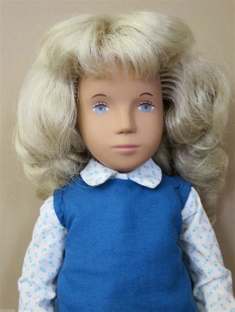 Close Up Of 16 Vinyl Sasha Blonde Tunic Doll United Kingdom 1985 86 By Trendon Toys Sasha