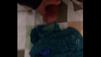 Cumming En Las Bragas De Mami XVIDEOS