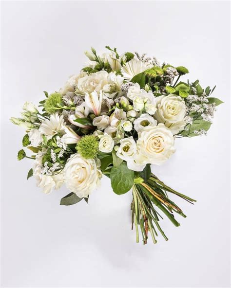 Bouquet De Fleurs Rond Du Fleuriste Dominante De Blanc Autant De