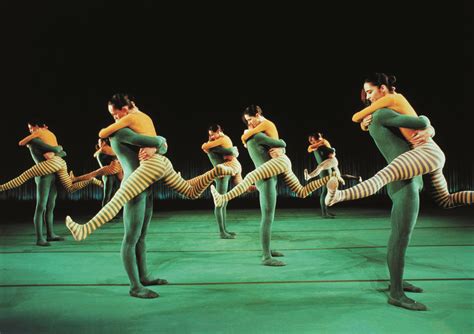 Tipos De Dança Moderna - Um Grupo De Dança Moderna - FDPLEARN