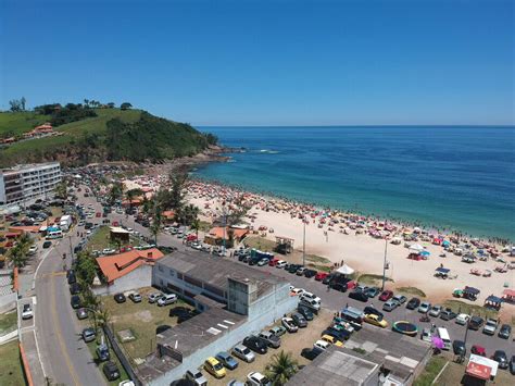 Primeiro dia do ano foi de praias lotadas e trânsito nas Ruas e