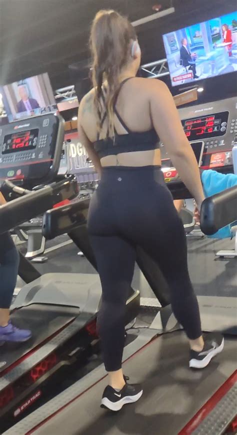 2 gym pawgs on treadmill side by side - Spandex, Leggings & Yoga Pants 