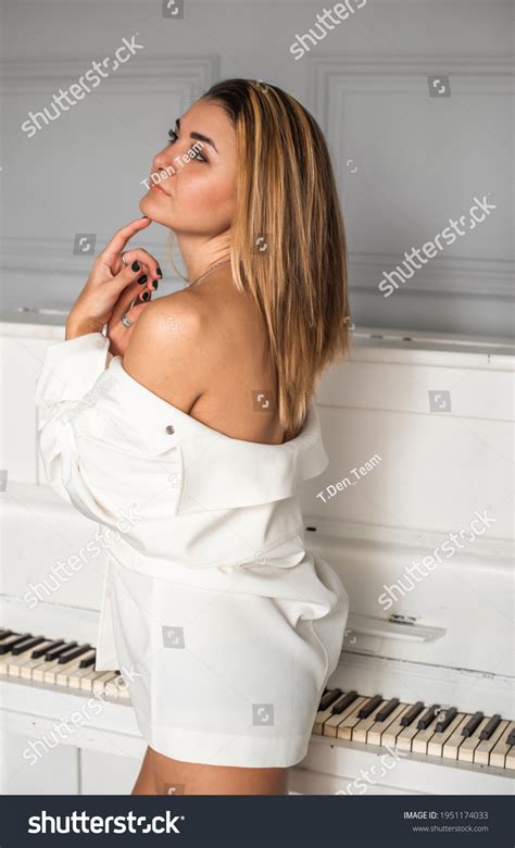 Sexy Beautiful Latina Woman Elegance Style Stock Photo 1951174033 Shutterstock