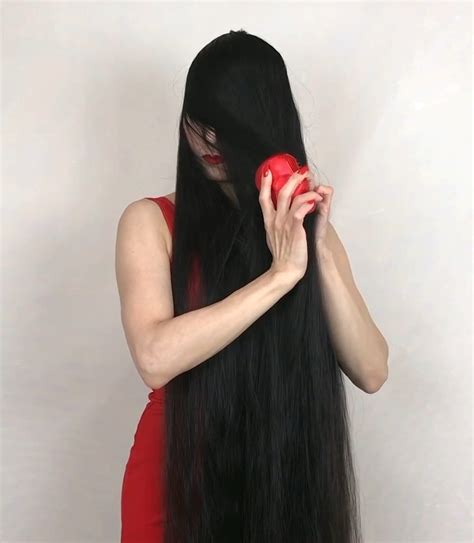 VIDEO Long Hair Brushing In Front Of Her Face RealRapunzels Long