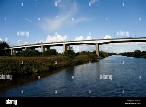 M60 bridge hi-res stock photography and images - Alamy
