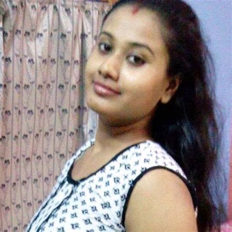 MARATHI BHABHI BEAUTY CHICK OF THE DAY Hot And Sexy