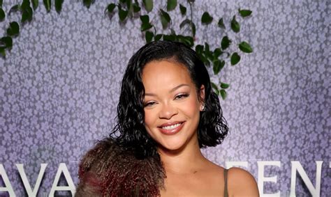 Rihanna Fans Cant Stop Watching Behind The Scenes Video Of Recent Lingerie Photoshoot Stunning