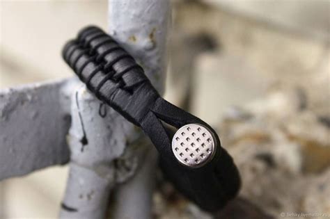 Браслет кожаный черный мужской плетеный ручной работы с металлической в ...