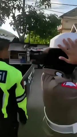 Niatnya Sudah Baik Kok Polisi Takjil Puasa Ramadhan Viral