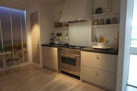 Kleine Rechte Keuken Pt Line In Keuken Design Keuken Moderne