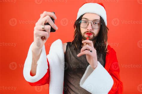 nuevo años gay fiesta un gay hombre en un Papa Noel traje lgbt concepto Foto de