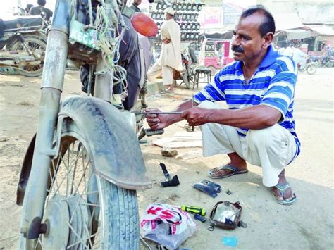 This Roadside Mechanic Perfectly Sums Up Pakistans Economic Conundrum