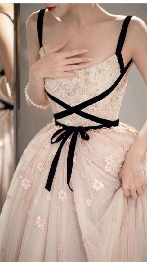 Pin by parisa_krsn on Clothes | Fashion dresses, Evening dresses ...