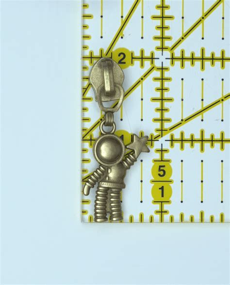 5 Astronaut Zipper Pulls Sew Sweetness