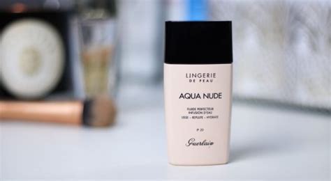 Testei Base Lingerie de Peau Aqua Nude da Guerlain Estilo Bifásico