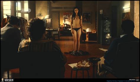 Naked Julia Ianina in Magnífica 70