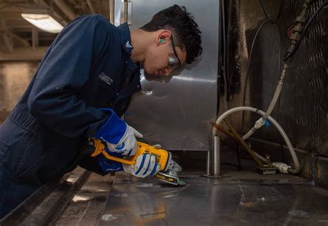 Dvids Images Uss Ronald Reagan Cvn Sailors Weld Metal