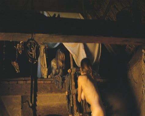 Naked Jana Pallaske In 12 Paces Without A Head