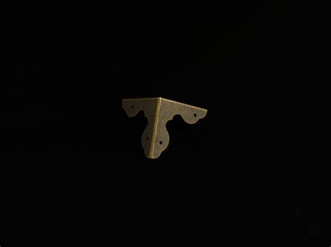 Уголок металлический тройной. 32х32х32мм: купить с доставкой. материалы ...