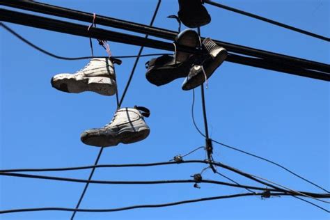 Zapatos Colgados En Cables Sabes Su Significado