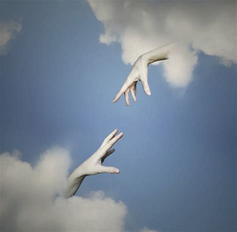 Руки в облаках — Hands in the clouds