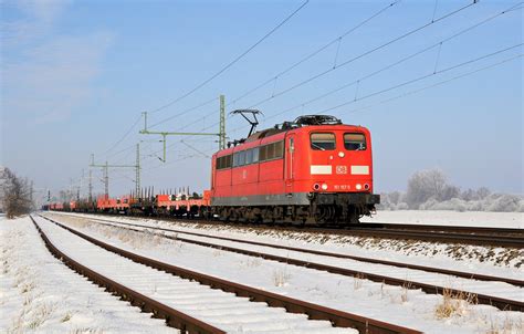 DB Schenker Rail 151 157 mit leeren Röhrentransportwagen in Richtung