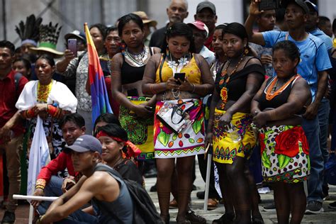 Indígenas De Panamá Marcharon En El Día De La Hispanidad Sin Nada Que