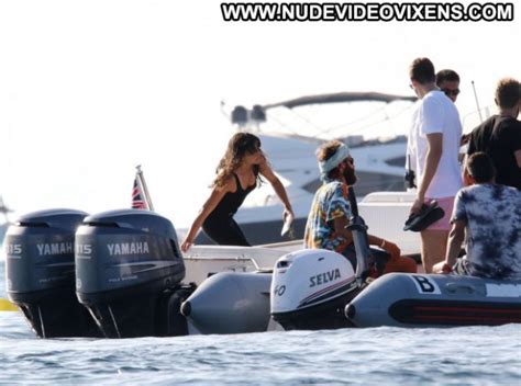 Michelle Rodriguez Beautiful Babe Celebrity Paparazzi Posing Hot Famous And Uncensored