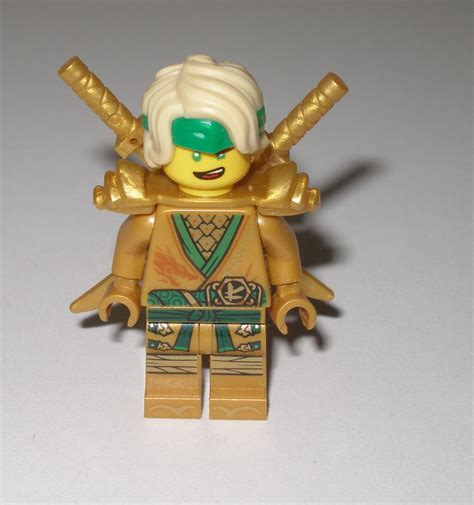 Lego Ninjago Goldener Ninja Lloyd Mit Schulterpolster Und Goldenen