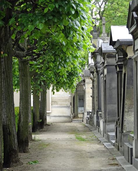 CimetiÃ©re Montparnasse editorial stock image. Image of tombstone ...