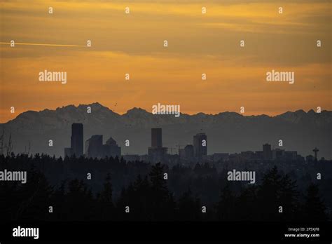 sunset seattle skyline view  sunny winter day stock photo alamy
