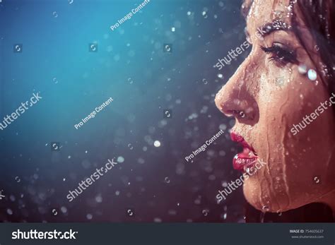 Close Portrait Sexy Wet Brunette Girl Stock Photo 754605637 Shutterstock