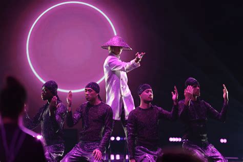 Trọng Hiếu hát tiếng Việt đến lạc giọng trong đêm Chung kết show ca hát hot hàng đầu nước Đức