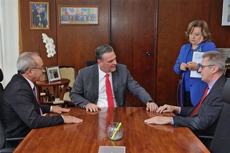 Ministro Da Agricultura Entregar Patrola Para Ven Ncio Aires