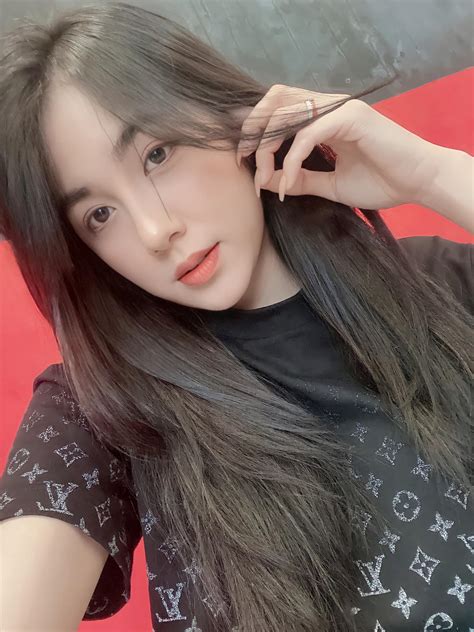 Soi ảnh check in của hot girl bánh tráng Trân Mèo thấy ngay cả rổ công thức sống ảo bảo sao