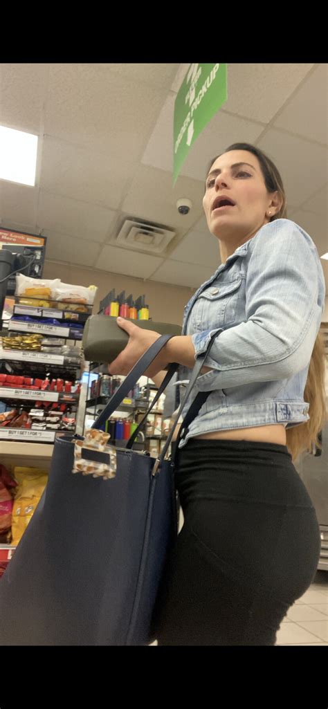 Gorgeous Bubble Ass Brunette Face Caps Spandex Leggings Yoga Pants Forum