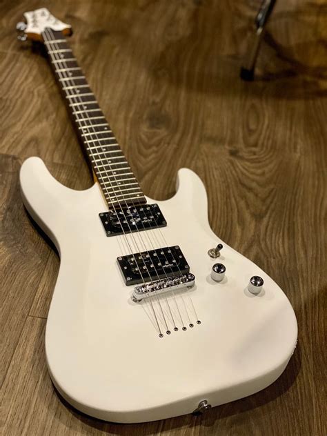 Schecter C-6 Deluxe สีขาวซาติน – nafiriguitar.com
