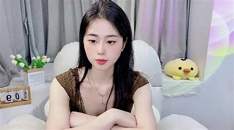 Amelia Ava Nude Stripping On Webcam For Live Sex Video Chat InTheCrack